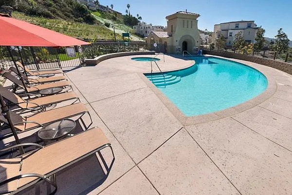 Costa Pointe Luxury 3-4 Bedroom Townhomes