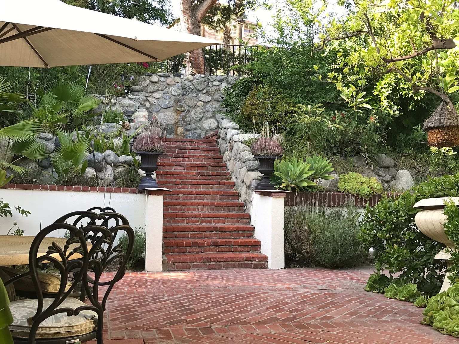835 Huntington Garden Dr — Photo 3