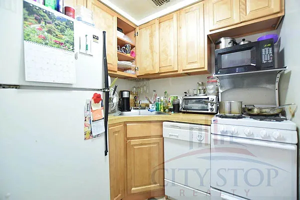 Rented by City Stop Realty | media 3