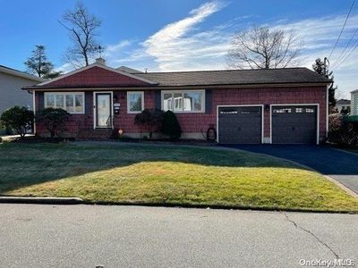 460 Chelsea Avenue, West Babylon, NY, 11704