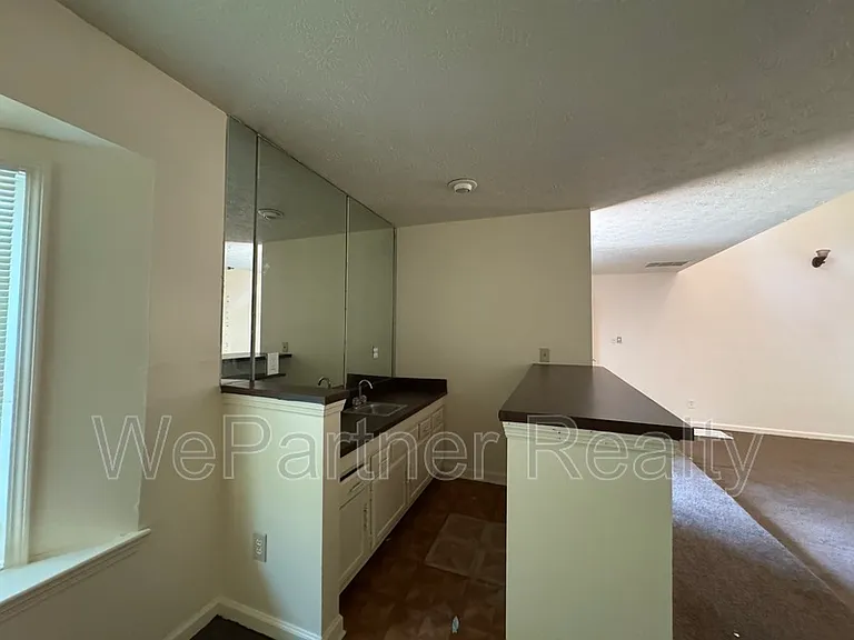 7416 Dartmouth Ct — Photo 10