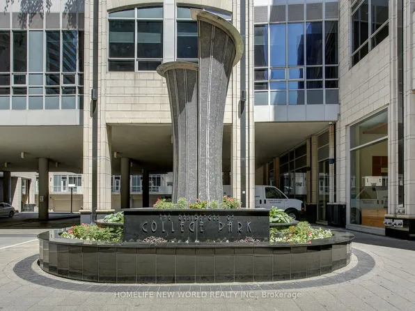 761 Bay St #3305, Toronto, ON M5G 2R2