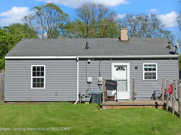 3rd image of 153 Woodlawn Ave N