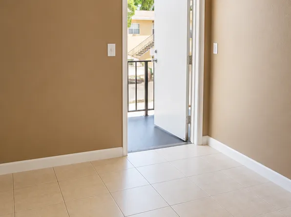 1150 NE 17th Ct, 1150 NE 17th Ct APT 16, Fort Lauderdale, FL 33305