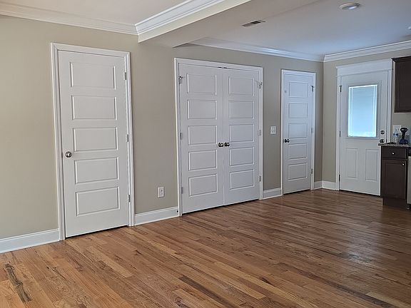 4th image of 2299 Shady Ln NE