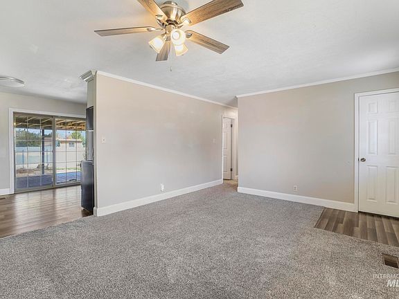 3rd image of 104 Birchwood Cir N
