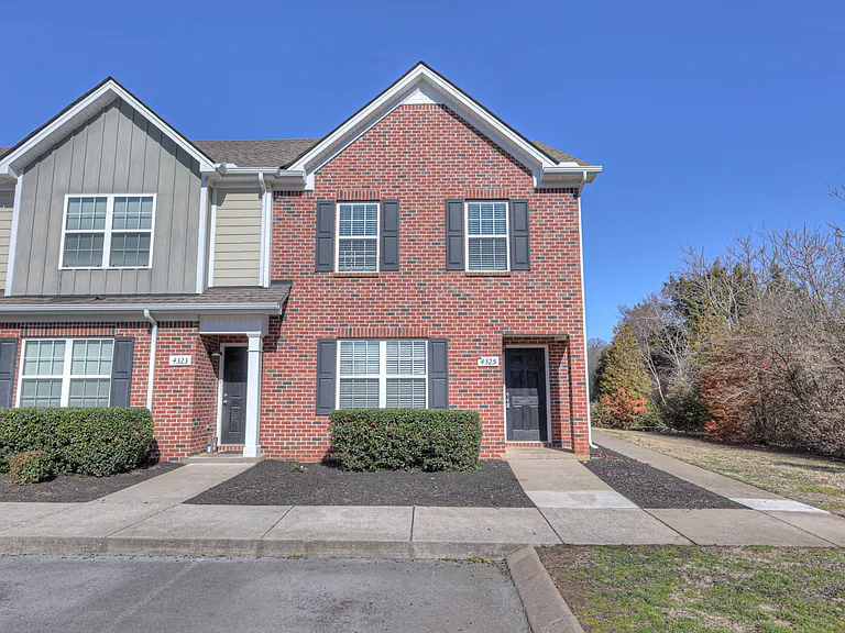 4325 Aurora Cir — Photo 1