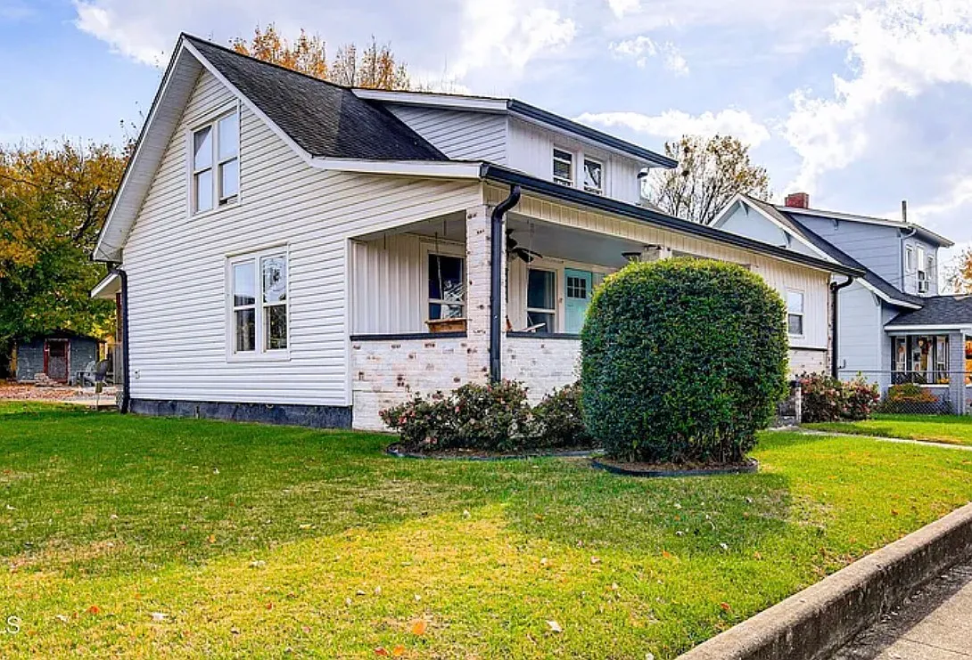 Building Photo - 909 Poplar St