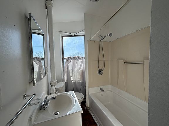 4th image of 11-13 Washington Ave #3