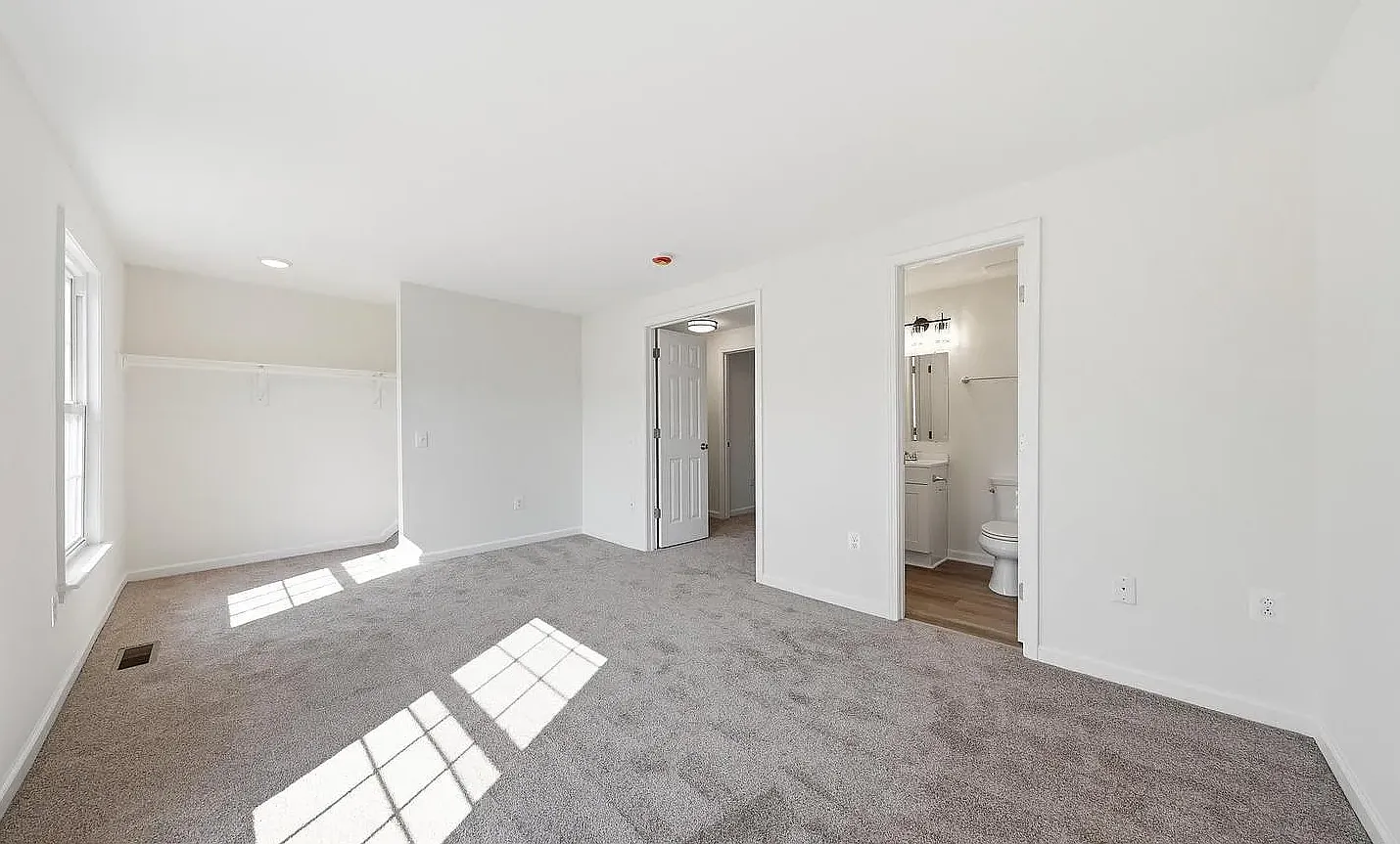 3 bed, 1.5 bath, 1520 sqft, $2,150 — Photo 4