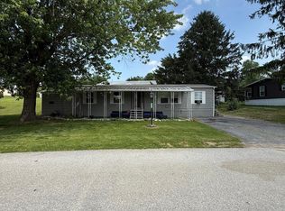 703 Lake Dr, Mount Wolf, PA 17347