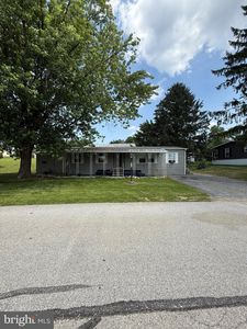 703 Lake Dr, Mount Wolf, PA, 17347