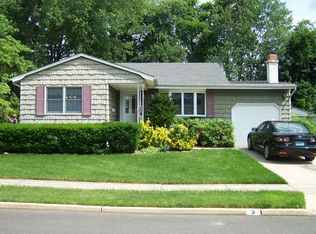 5 Rittner Ln, Old Bridge, NJ 08857