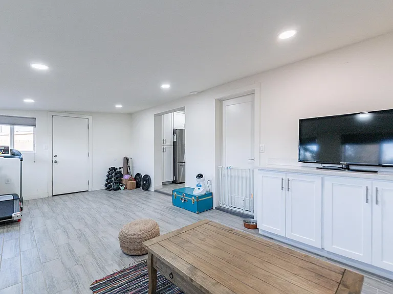 4724 E Polk St — Photo 24