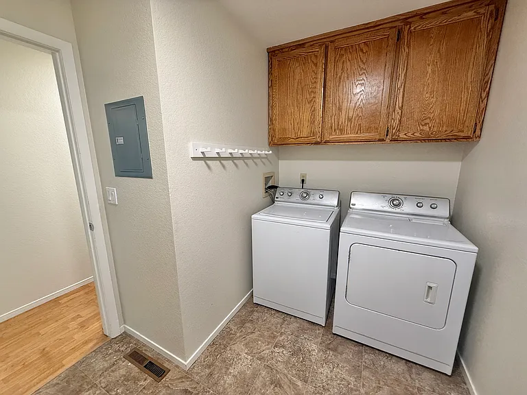 1785 Shamrock Cir — Photo 17