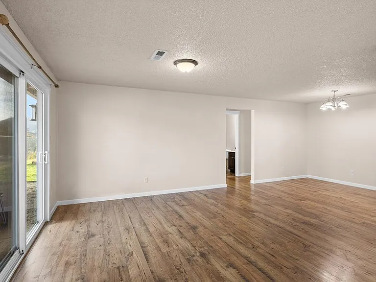 106 N Buchanan Ave — Photo 10