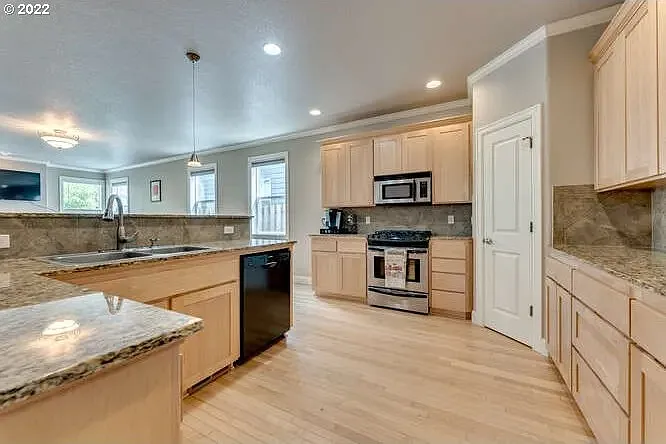 4 bed, 2307 sqft, $3,500 — Photo 4
