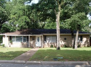 800 Gaye Ln, Arlington, TX 76012