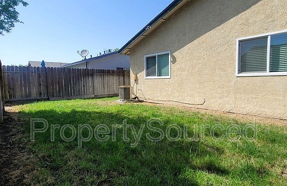 4th image of 1296 Spruce Ln #22