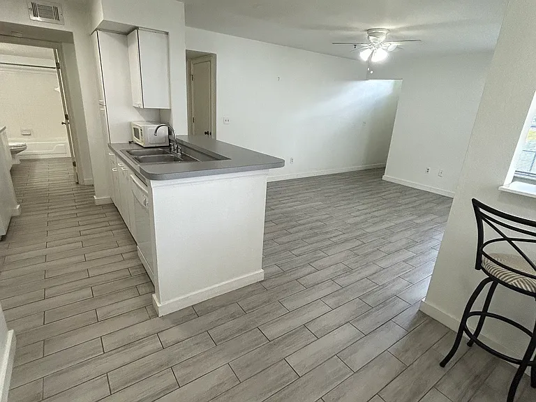 1606 Columbia Arms Cir #124 — Photo 10
