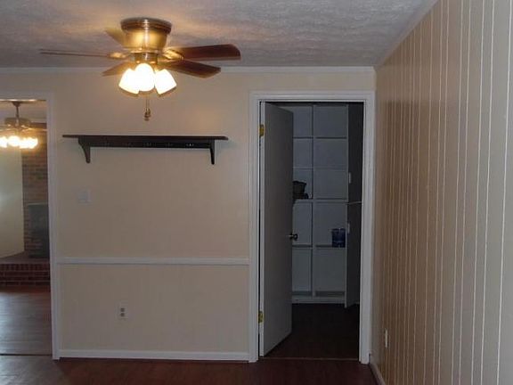 5th image of 284 Hillside Dr