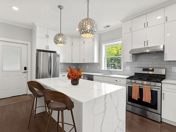 2nd image of 301 Saratoga St #2