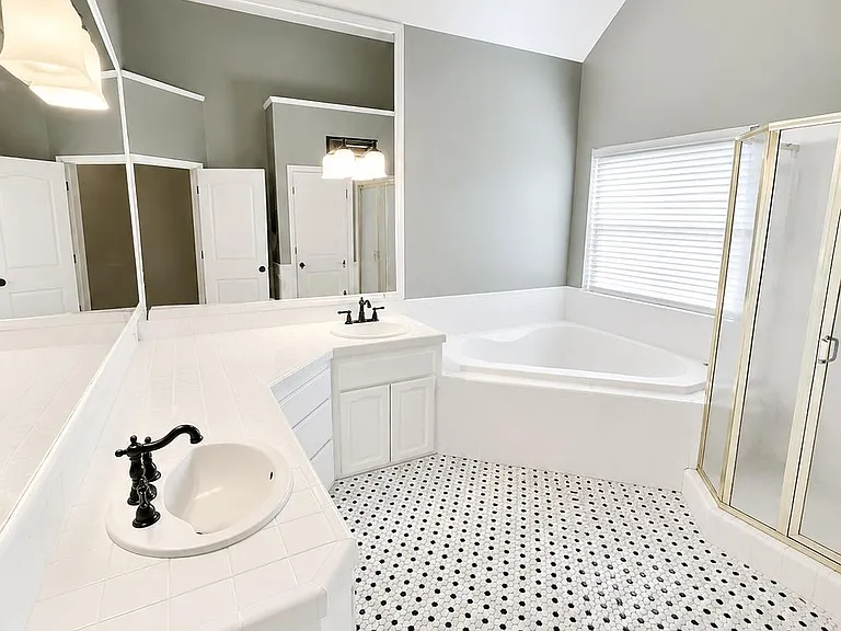 1047 E Monticello Cir — Photo 24