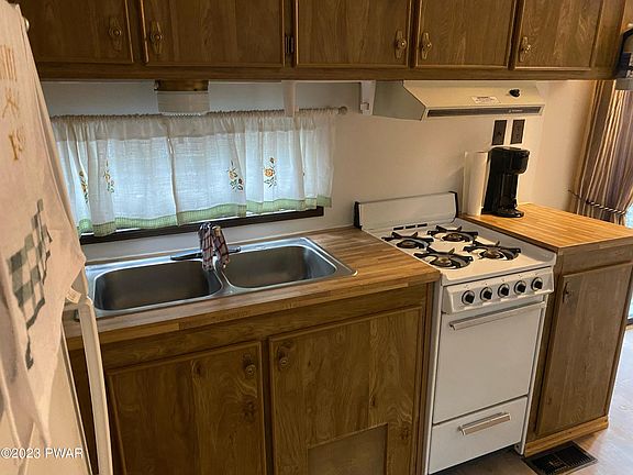 3rd image of 104 Chenango Dr