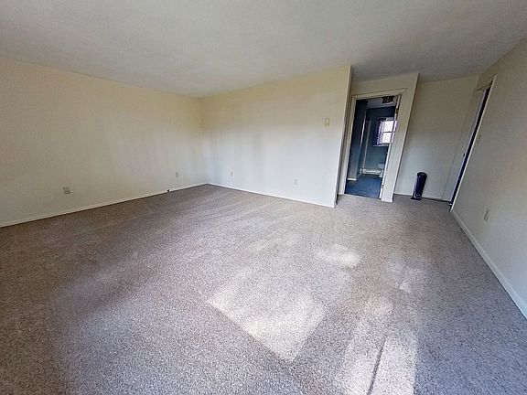 3rd image of 95 Pleasant View Dr