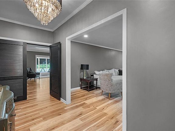 5th image of 206 Sherwood Dr