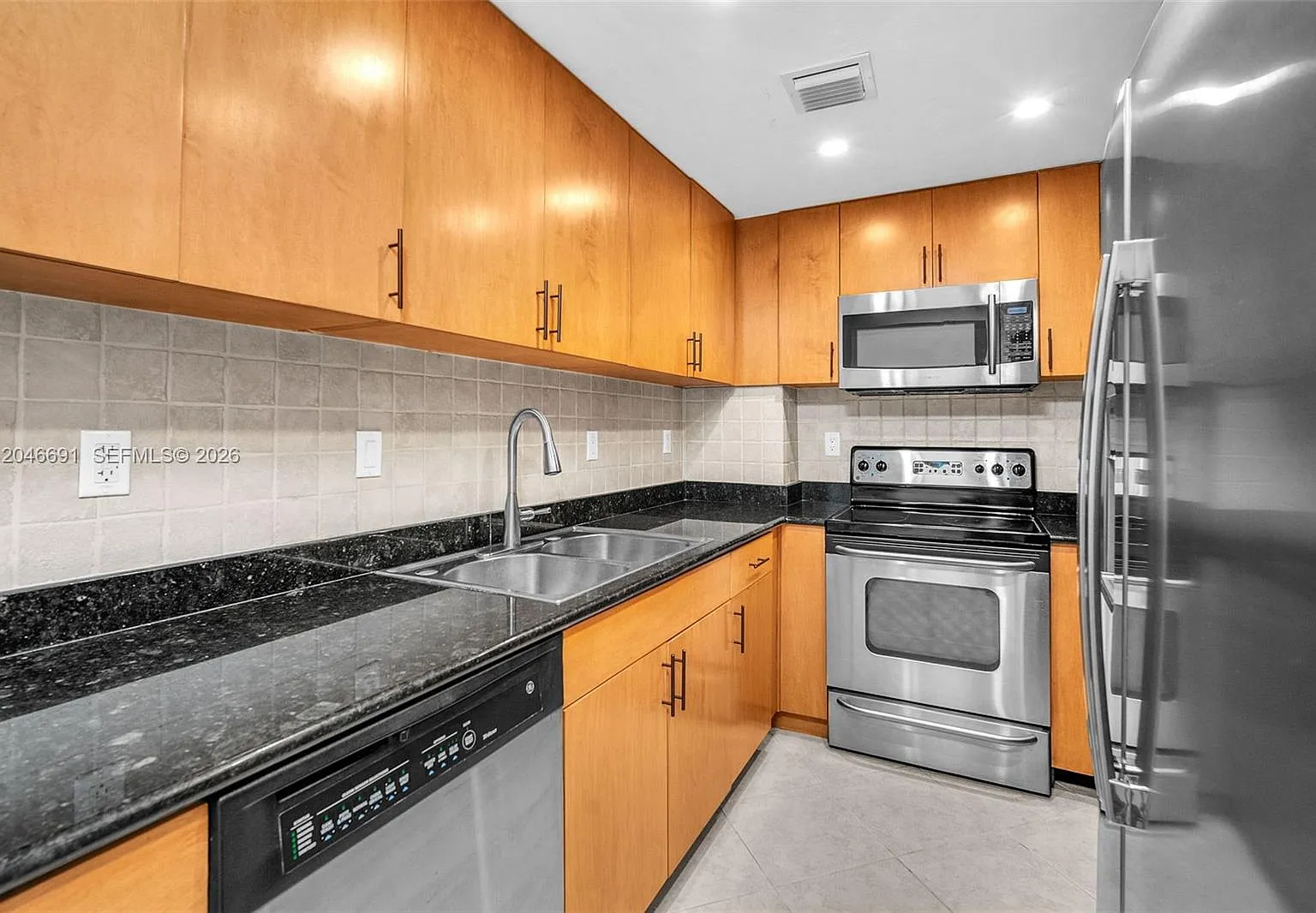 Island Pointe Condo — Photo 4