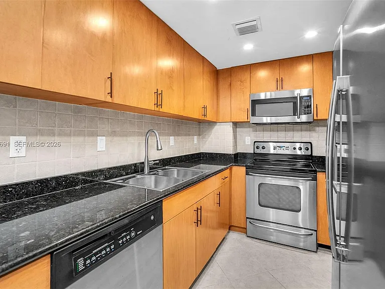 10350 W Bay Harbor Dr #8F — Photo 10