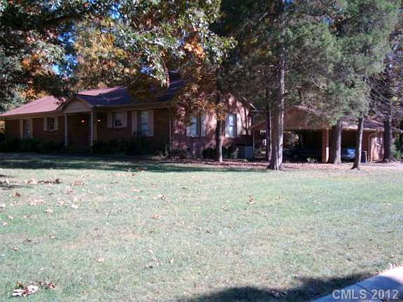 2nd image of 2400 Vista Dr