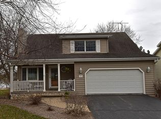 922 Candlewick Dr NE, Poplar Grove, IL 61065