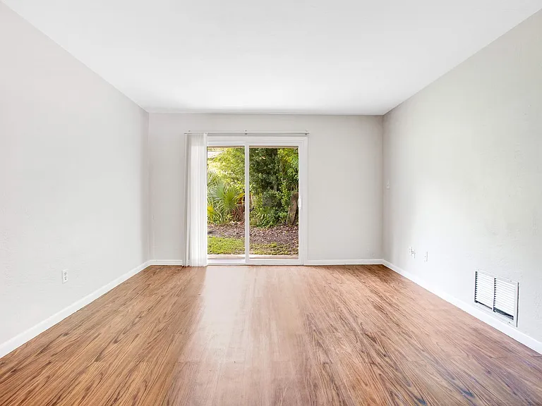 815 E Fort King St — Photo 40