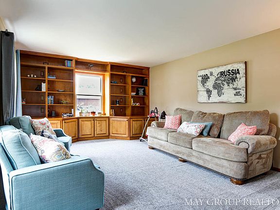 3rd image of 4615 Curwood Ave SE
