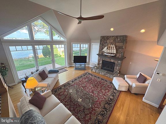 3rd image of 408 Narrows Pointe Dr