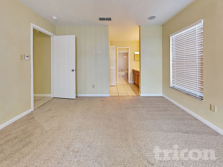 610 Oakmoss Dr — Photo 8