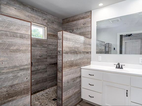 5th image of 1140 S Washington St #1