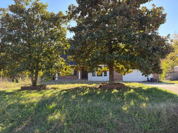 3350 Clearwater Dr, Clarksville, TN 37042