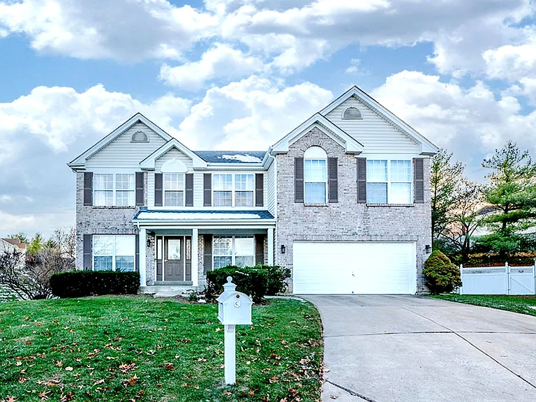 18 Pineview Valley Ct — Photo 1