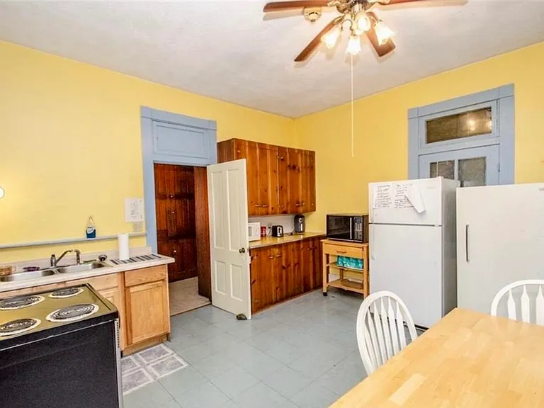 325 N Barron St #11 — Photo 10