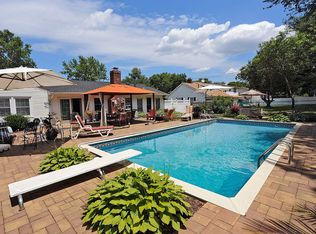 8 Maureen Ln, Stony Brook, NY 11790
