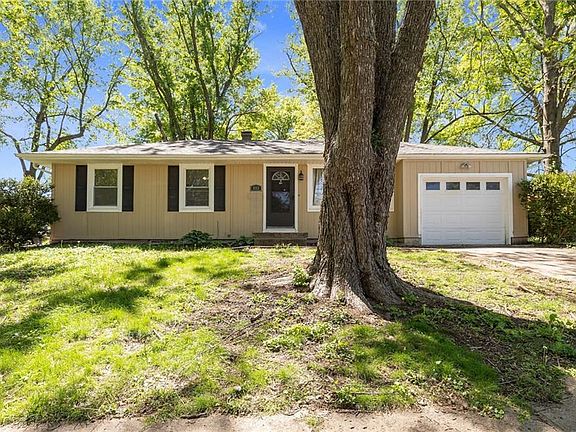 2nd image of 803 NW North Summit Cir