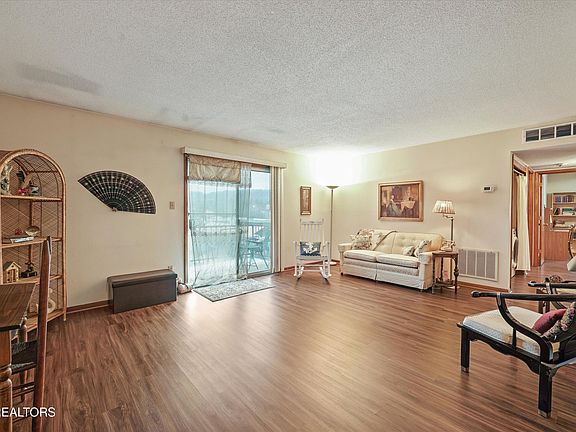 4th image of 3104 N Broadway St APT C21