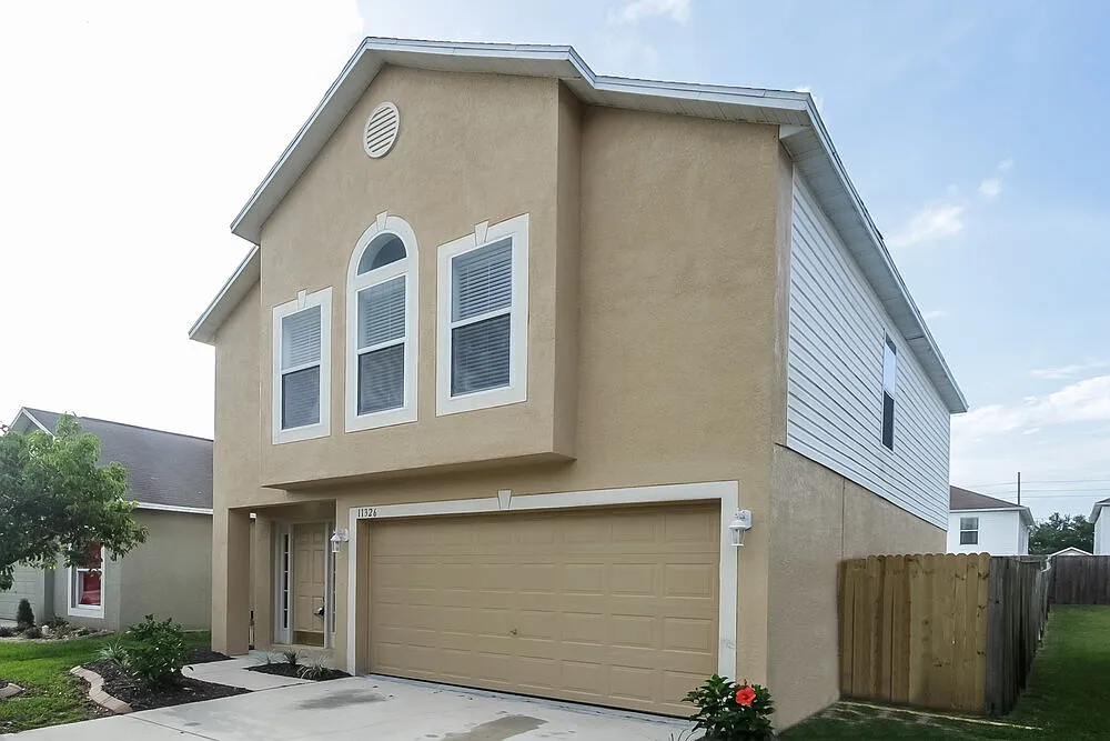4 bed, 2.5 bath, 1926 sqft, $4,310 — Photo 2