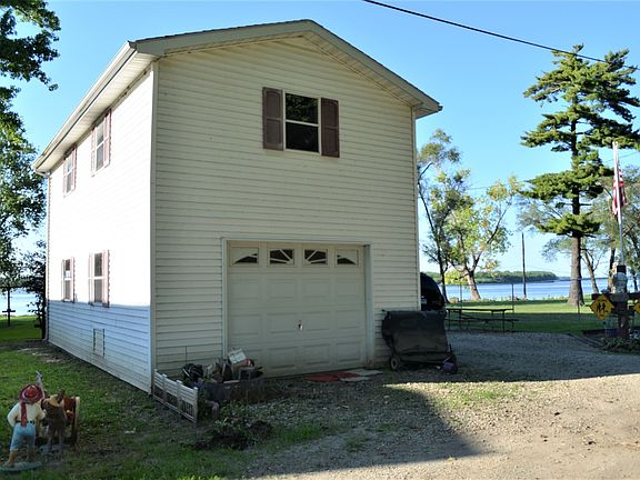 2nd image of 613 W 1st St