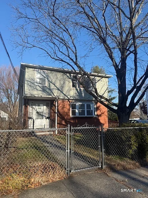 60 Baggott St