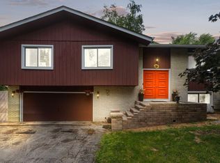 1908 Moore Ave, St Charles, IL 60174