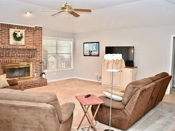 5th image of 206 Briarwood St
